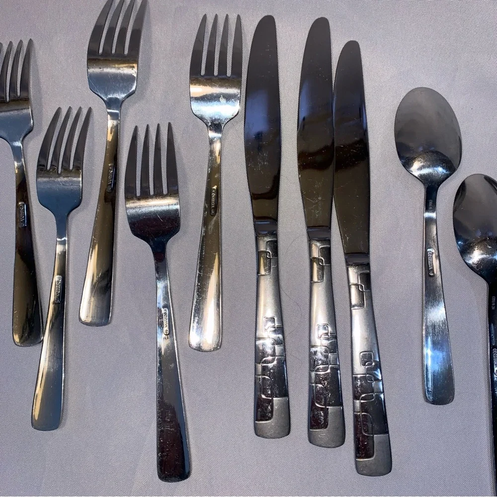 Oneida Quadratic Stainless Steel Flatware Cutlery 11 Pieces Partial Set